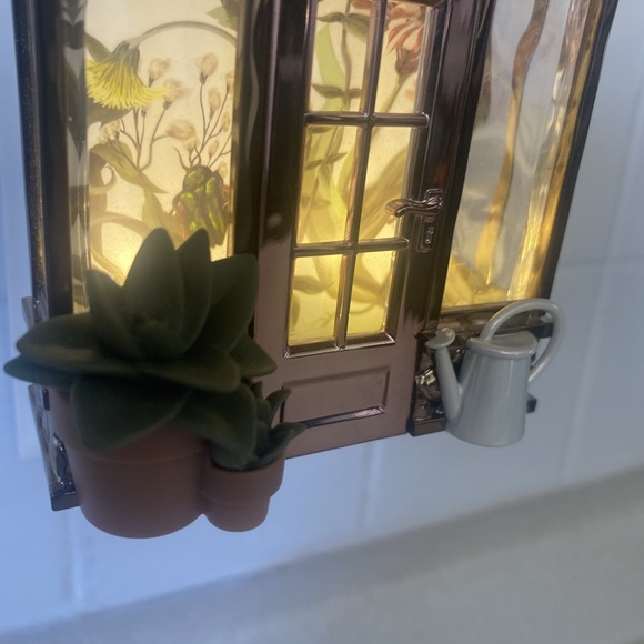 Bath & Body Works Green House Flower Wallflowers Plug Light Up Nightlight - Picture 3 of 16